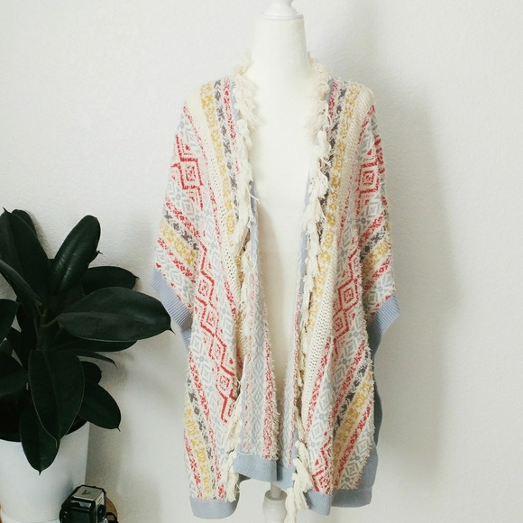 CAbi Sweaters - CAbi Siesta Love, Carol Collection Tassal Poncho